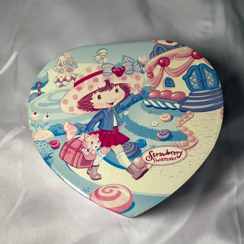 Vintage 2004 Strawberry Shortcake‎ Musical Heart Jewelry Box Works